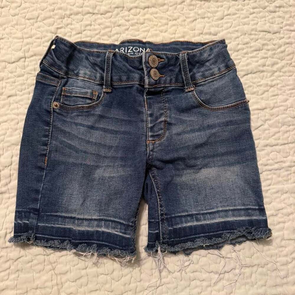 Arizona Jean Co. Midi Denim Shorts Size 8 Reg Blue Raw Hem